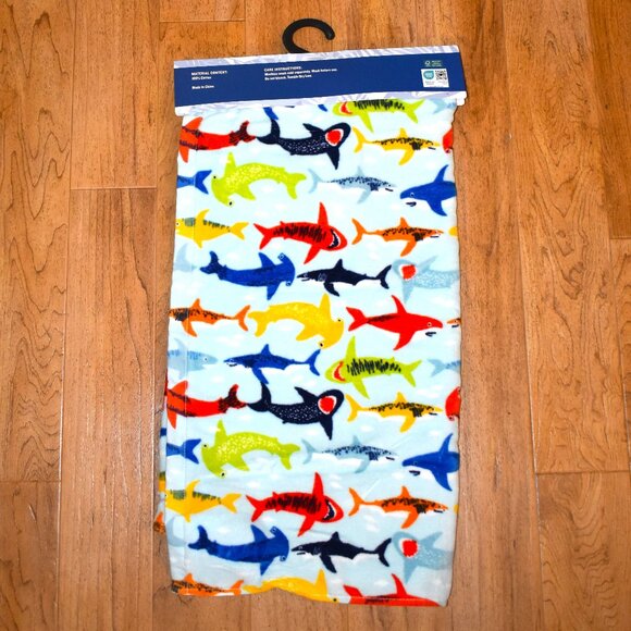 NWT Tommy Bahama Shark Print Kids Hooded Towel 24" x 48" - Picture 2 of 5